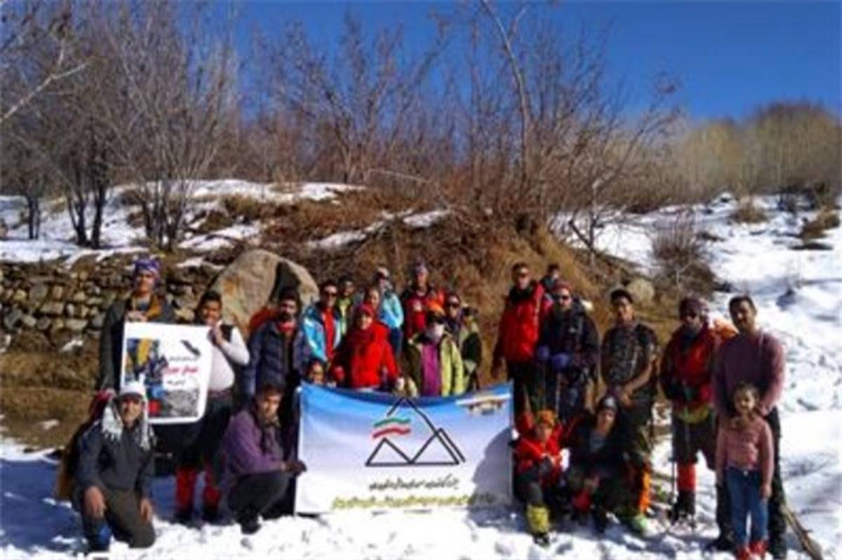 صعود کوهنوردان بهاری به قله کرگز به مناسبت روز پرستار