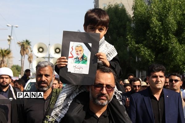راهپیمایی نمازگزاران بندرعباس به‌مناسبت شهادت سردار سلیمانی