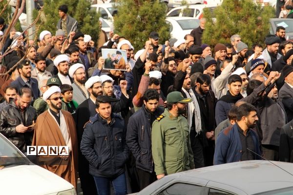 راهپیمایی مردم پردیسان قم به مناسبت شهادت حاج قاسم سلیمانی