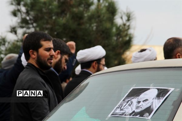راهپیمایی مردم پردیسان قم به مناسبت شهادت حاج قاسم سلیمانی