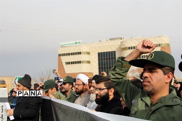 راهپیمایی مردم پردیسان قم به مناسبت شهادت حاج قاسم سلیمانی