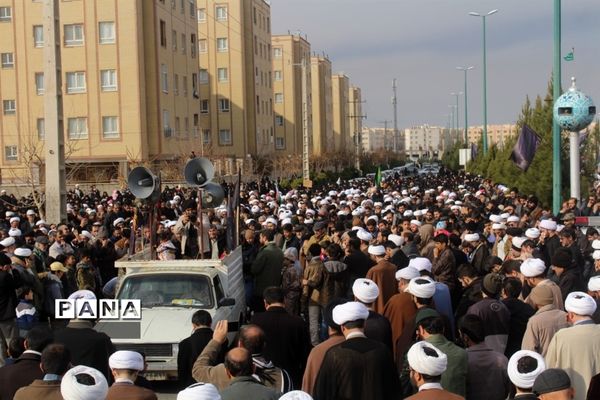 راهپیمایی مردم پردیسان قم به مناسبت شهادت حاج قاسم سلیمانی