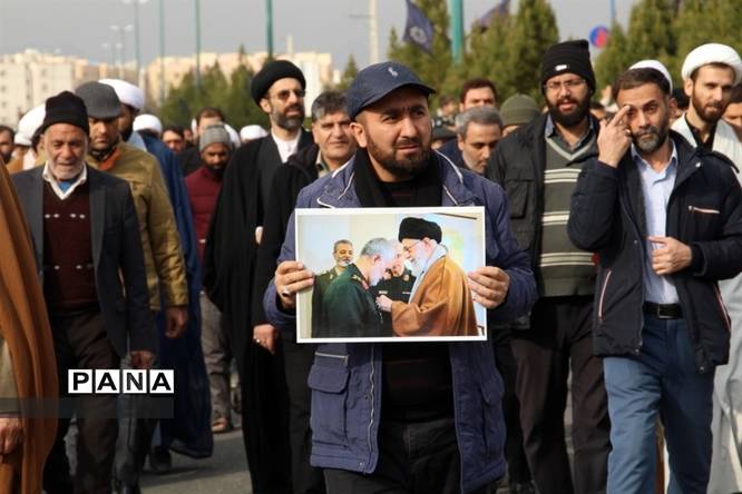 راهپیمایی مردم پردیسان قم به مناسبت شهادت حاج قاسم سلیمانی