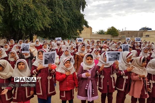 ادای احترام دانش‌آموزان مدارس زرین دشت به سردار شهید قاسم سلیمانی