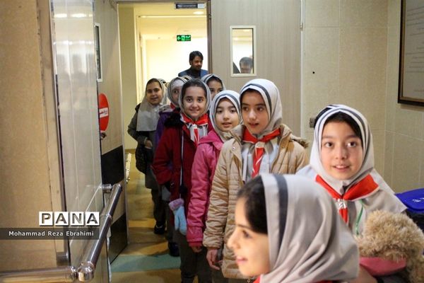 بازدید رئیس سازمان دانش آموزی و تعدادی از دانش آموزان پیشتاز از بیمارستان فرشچیان همدان