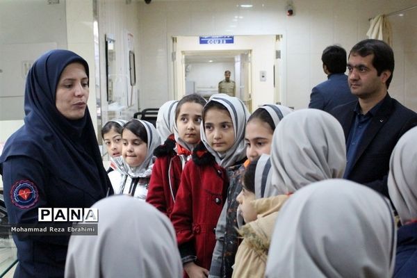 بازدید رئیس سازمان دانش آموزی و تعدادی از دانش آموزان پیشتاز از بیمارستان فرشچیان همدان