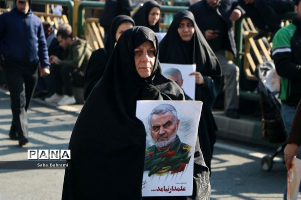 وداع پرشورمردم تهران با سپهبد شهیدسردار قاسم سلیمانی