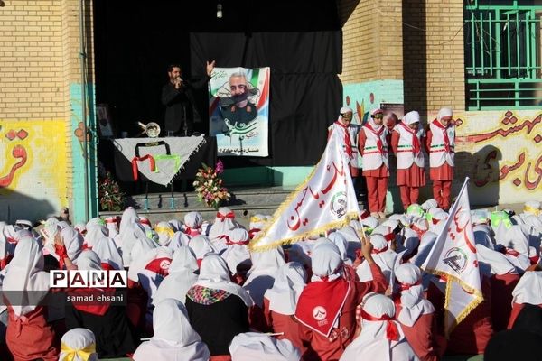 عزاداری دانش آموزان پیشتاز مدرسه جهادگران یاسوج در سوگ سردار دلها