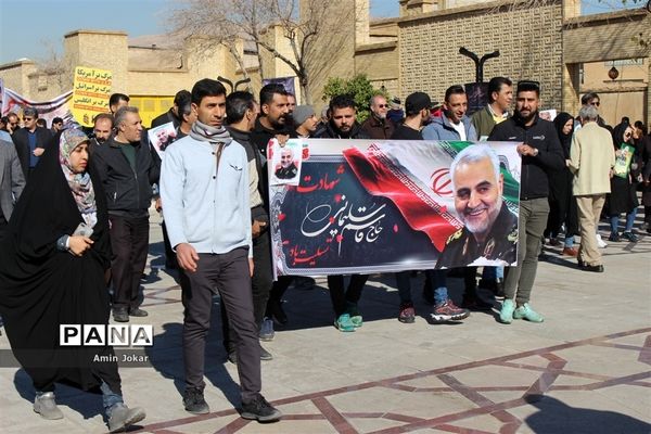 راهپیمایی مردم شیراز در مراسم بزرگداشت سردار شهید حاج قاسم سلیمانی
