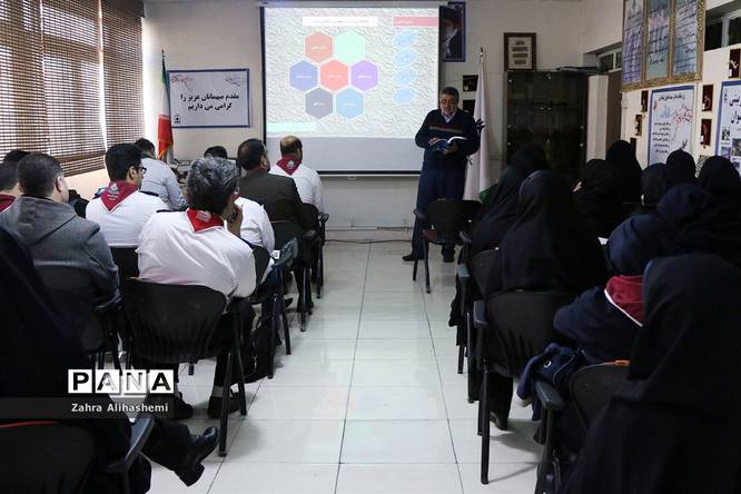 نشست هم اندیشی مدیران سازمان دانش آموزی مناطق نوزده گانه تهران