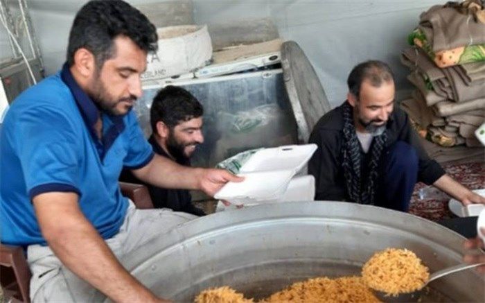 10هزار پرس غذای گرم در طرح اطعام ویژه میهمانان سردار دل‌ها دریزدتوزیع شد