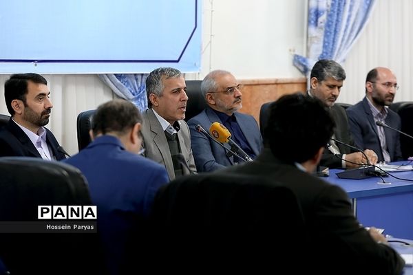 نشست صمیمی وزیر آموزش و پرورش با نمایندگان اولیای دانش‌آموزان کشور