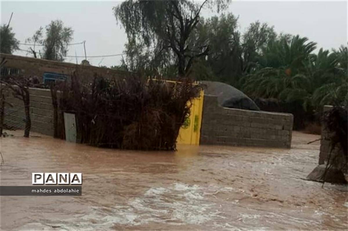 توزیع ۱۰ هزار بسته غذایی بین سیل‌زدگان سیستان و بلوچستان