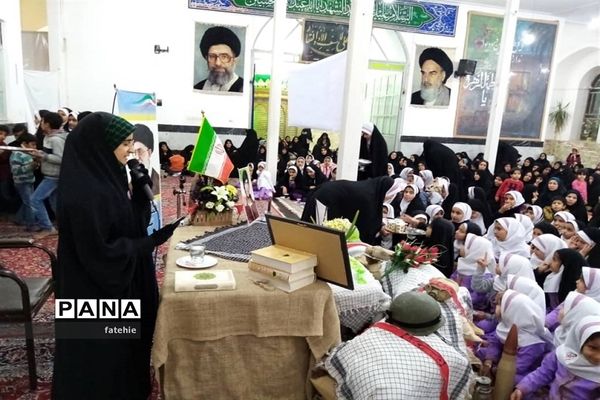 گرامیداشت یاد شهدا توسط دانش آموزان مدارس شاهد ابرکوه