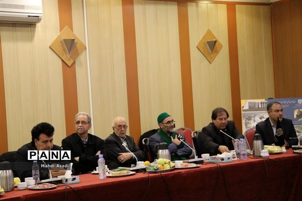 نشست مشترک وزیر آموزش و پرورش با جمعی از خیرین مدرسه ساز استان خراسان رضوی