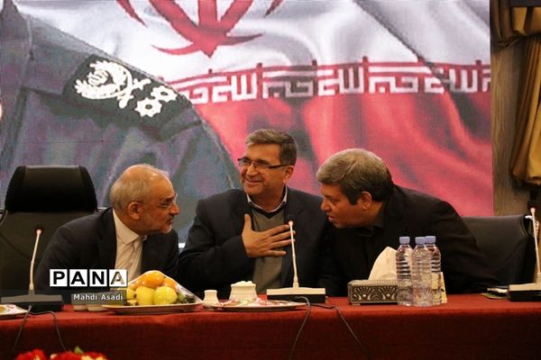نشست مشترک وزیر آموزش و پرورش با جمعی از خیرین مدرسه ساز استان خراسان رضوی
