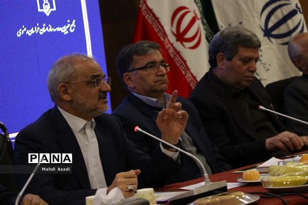 نشست مشترک وزیر آموزش و پرورش با جمعی از خیرین مدرسه ساز استان خراسان رضوی