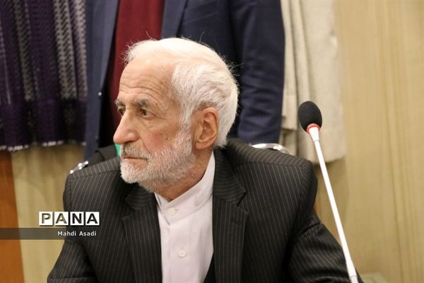 نشست مشترک وزیر آموزش و پرورش با جمعی از خیرین مدرسه ساز استان خراسان رضوی