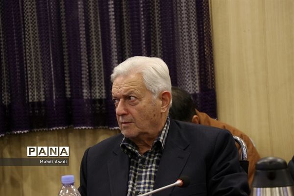 نشست مشترک وزیر آموزش و پرورش با جمعی از خیرین مدرسه ساز استان خراسان رضوی