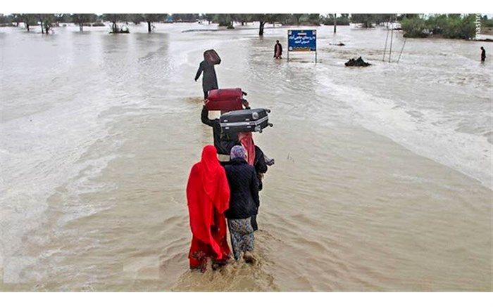 ارسال غذا، دارو، پوشاک و ماشین آلات راه‌سازی برای سیل‌زدگان