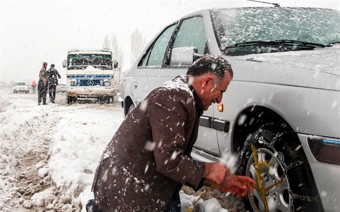 بارش برف و باران محورهای مواصلاتی ۱۳ استان