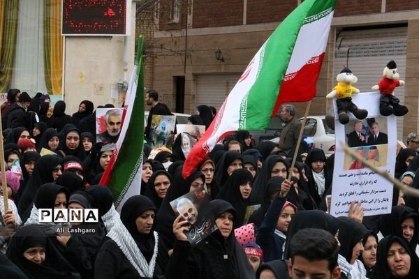 فریاد « مرگ بر استکبار » مردم سمنان در تایید انتقام سخت