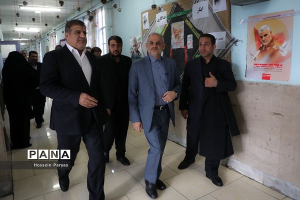 بازدید سرزده وزیر آموزش و پرورش از دبستان پسرانه چنگیزپور در منطقه 16 تهران