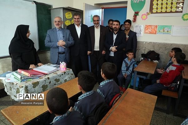 بازدید سرزده وزیر آموزش و پرورش از دبستان پسرانه چنگیزپور در منطقه 16 تهران