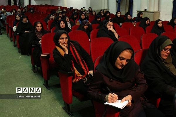 همایش آموزشی-توجیهی ناظران و ارزیابان پایگاه‌های تغذیه سالم شهر تهران