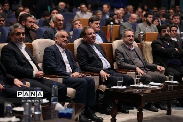 تقدیر از مدیرکل آموزش و پرورش استان در همایش ملی گرامیداشت هفته شوراهای آموزش و پرورش