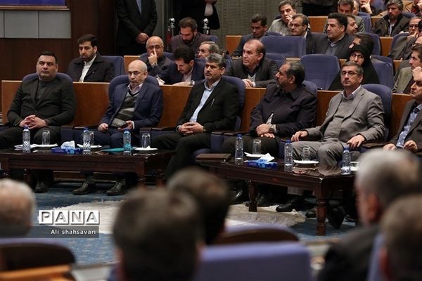 تقدیر از مدیرکل آموزش و پرورش استان در همایش ملی گرامیداشت هفته شوراهای آموزش و پرورش