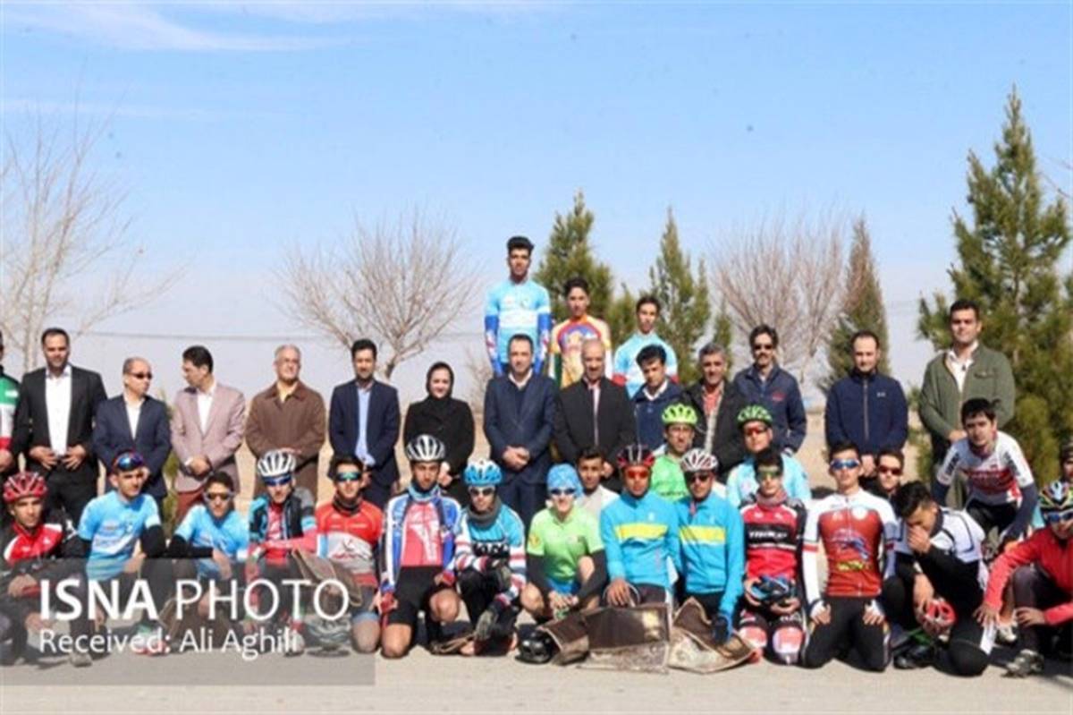 بازدید رییس فدراسیون دوچرخه‌سواری از اردوی تدارکاتی تیم ملی نوجوانان در یزد