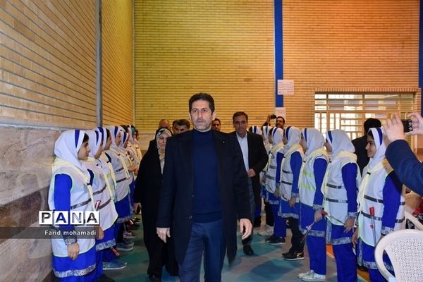 آیین سیل مهربانی همکلاسی ها در کرمانشاه