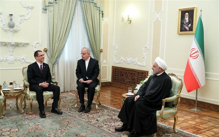 روحانی : ملت‌های مستقل در برابر فشارها و توطئه‌های آمریکا پیروز خواهند شد