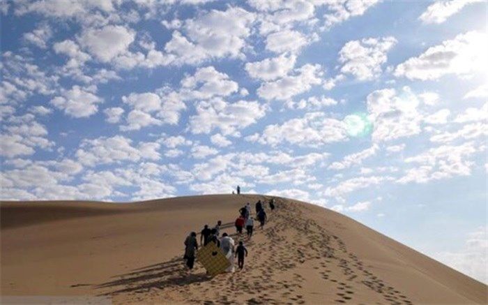 جاذبه بکر و دیدنی ریگ زرین در اردکان