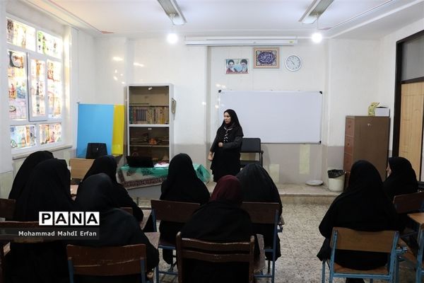 برگزاری همایش آموزشی مدرسان و مربیان سازمان دانش آموزی در آباده