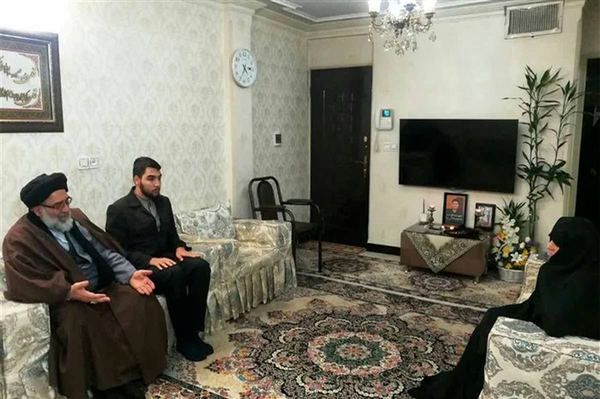دیدار رئیس شورای هماهنگی تبلیغات اسلامی استان تهران با خانواده شهید زمانی نیا