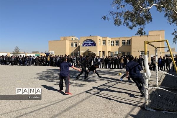 برگزاری مسابقات فوتبال بین کلاسی جام شهید سلیمانی در دبیرستان دوره دوم مومنین