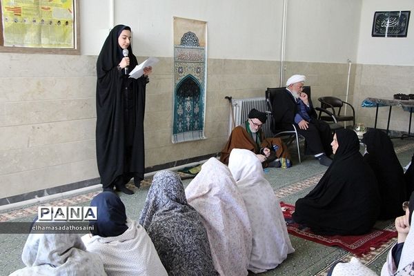 اقامه نماز و سخنرانی  نماینده ولی فقیه و امام جمعه یزد در دبیرستان بهادری یزد