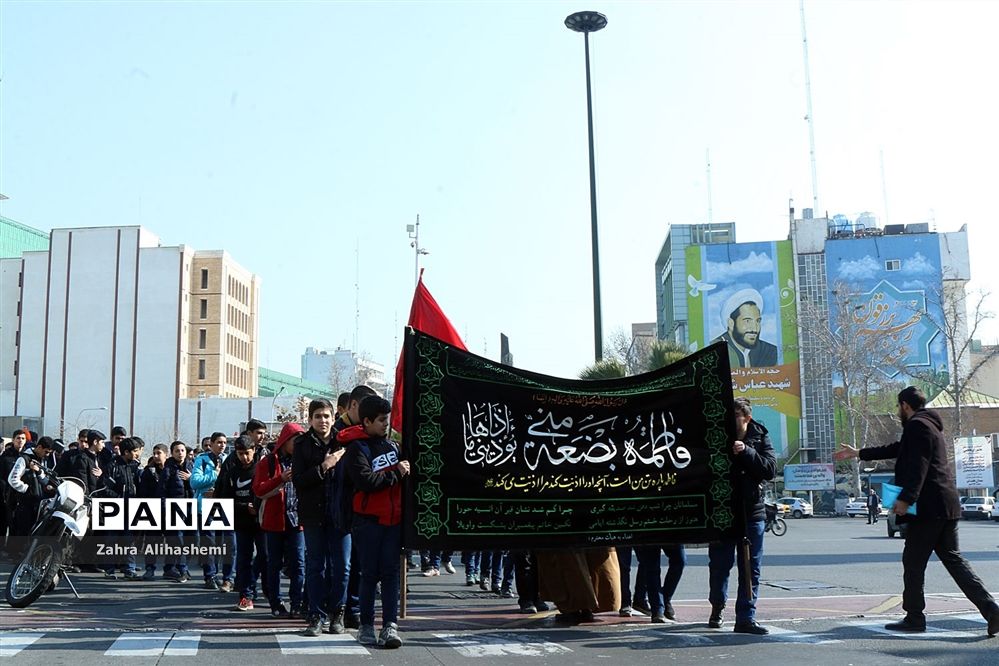 دسته عزاداری دانش آموزان قمی در ایام فاطمیه