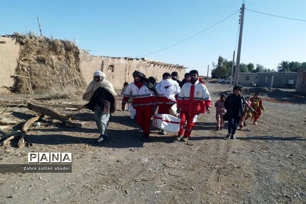 جمع آوری و بسته بندی کمک برای مناطق سیلزده؛ ایرانشهر