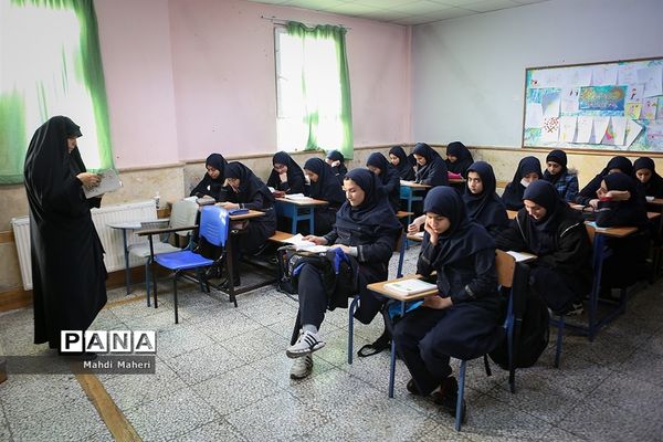 بازدید سرزده وزیرآموزش و پرورش از دبیرستان دخترانه کوثر