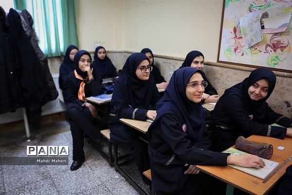 بازدید سرزده وزیرآموزش و پرورش از دبیرستان دخترانه کوثر