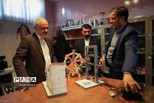 بازدید سرزده وزیرآموزش و پرورش از دبیرستان دخترانه کوثر