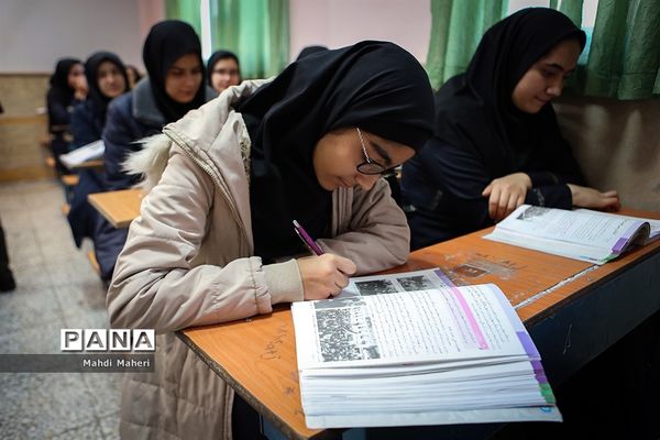 بازدید سرزده وزیرآموزش و پرورش از دبیرستان دخترانه کوثر