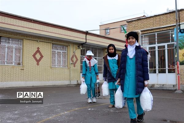 سیل مهربانی در مدارس آباده