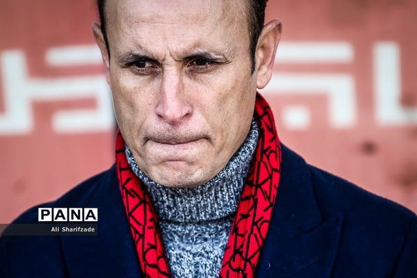 دیدار تیم‌های فوتبال پرسپولیس و تراکتورسازی