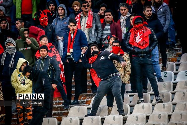 دیدار تیم‌های فوتبال پرسپولیس و تراکتورسازی