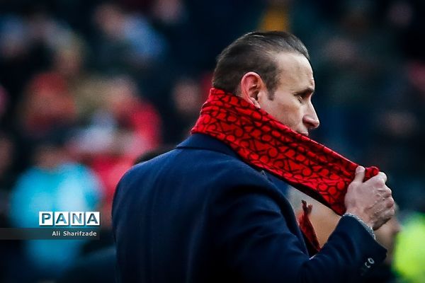 دیدار تیم‌های فوتبال پرسپولیس و تراکتورسازی