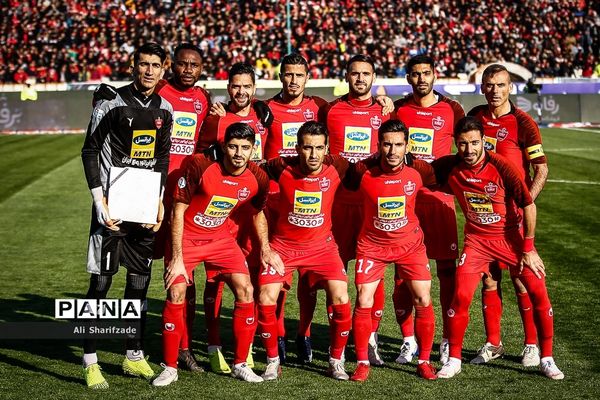 دیدار تیم‌های فوتبال پرسپولیس و تراکتورسازی